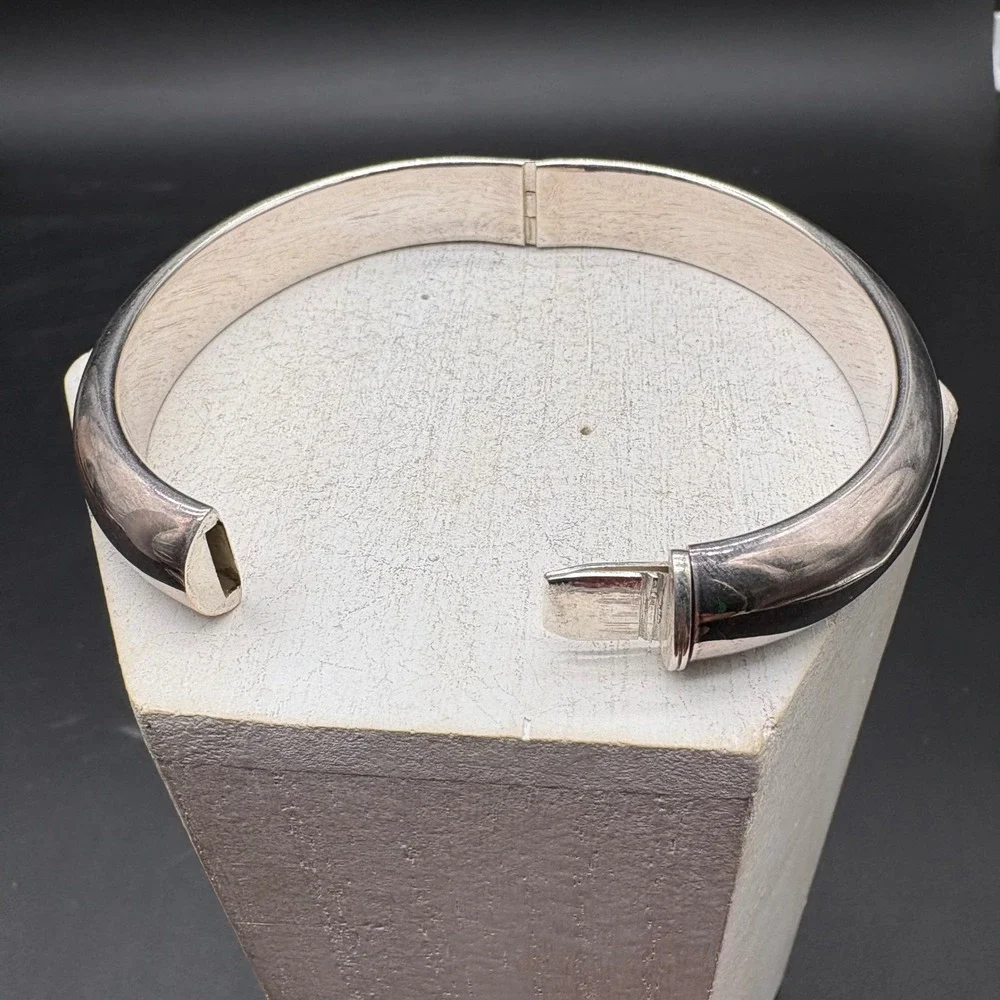 Sterling Silver Bangle Women OS Silver Good Latch Hinged Domed 925